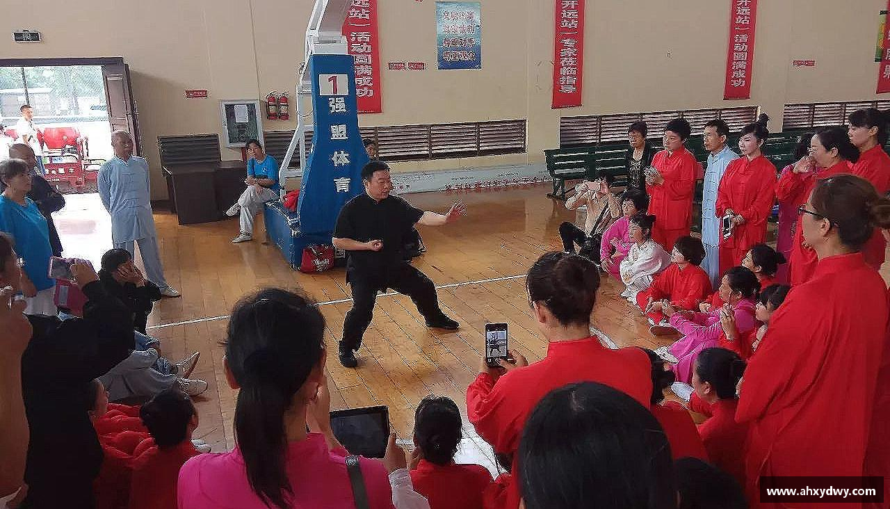 万博ManbetxAPP顽强拼搏，无畏前行！